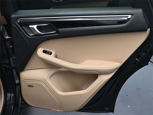 Used 2022 Porsche Macan image 33