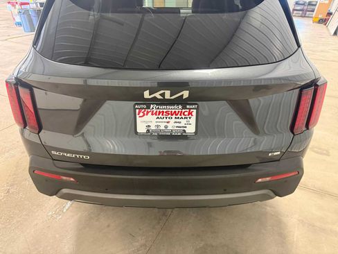 Used 2023 Kia Sorento S w/ Panoramic Sunroof Package AWD/4WD image 16