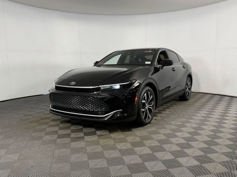 Used 2025 Toyota Crown XLE image 4