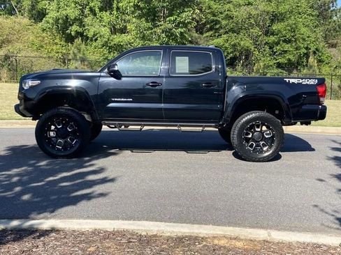 Used 2017 Toyota Tacoma TRD Sport w/ Tow Package (A/T) AWD/4WD image 8