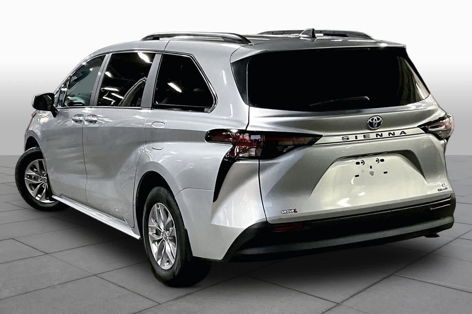Certified 2024 Toyota Sienna LE FWD image 12
