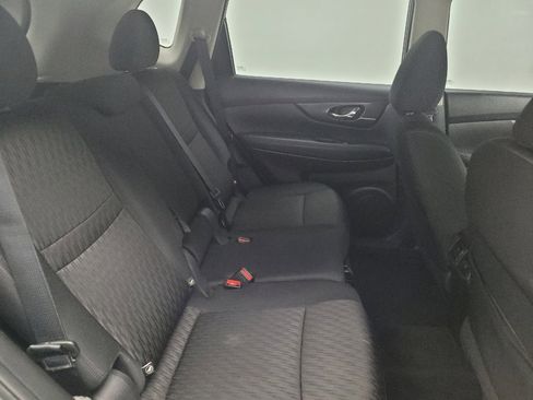 Used 2018 Nissan Rogue S image 19