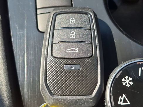 Used 2025 Nissan Rogue SV AWD/4WD image 32