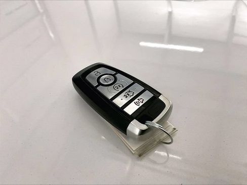 Used 2019 Ford Explorer XLT w/ Equipment Group 202A AWD/4WD image 9