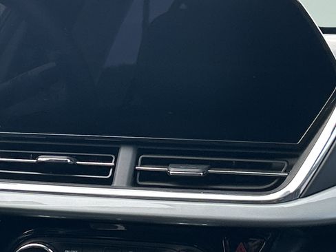 Used 2025 Chevrolet Trax LT w/ LT Convenience Package image 18