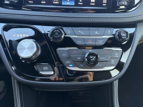 New 2026 Chrysler Pacifica Limited w/ S Appearance Package FWD image 17