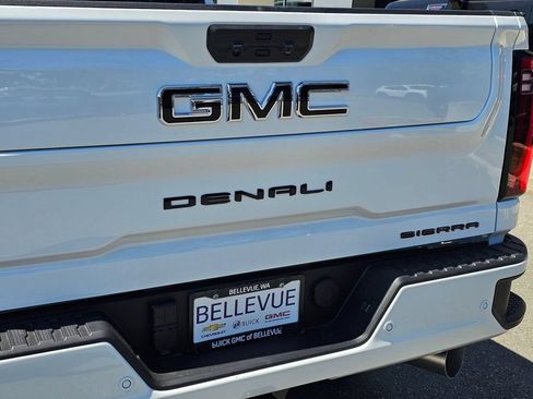 New 2026 GMC Sierra 3500 Denali w/ Denali Reserve Package AWD/4WD image 16