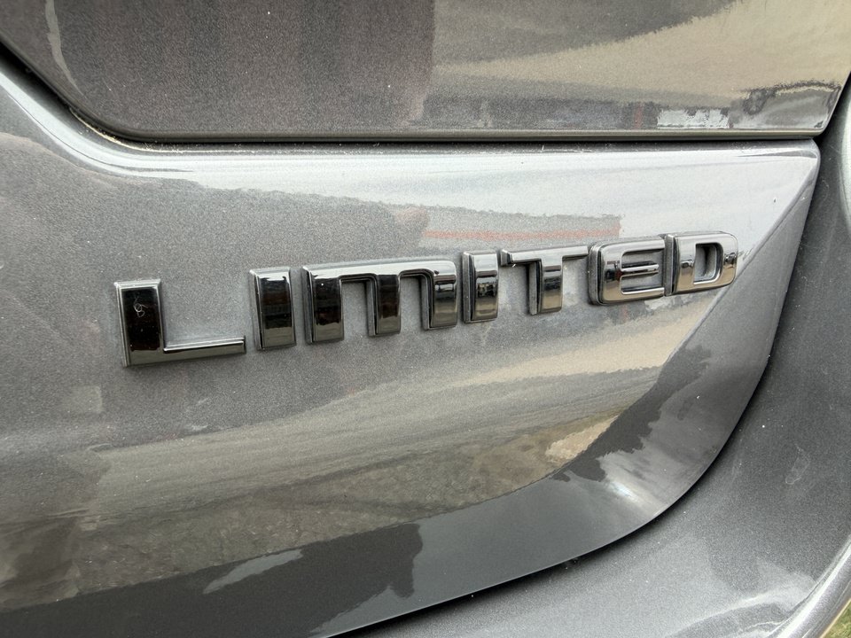Used 2025 Jeep Grand Cherokee Limited AWD/4WD image 11