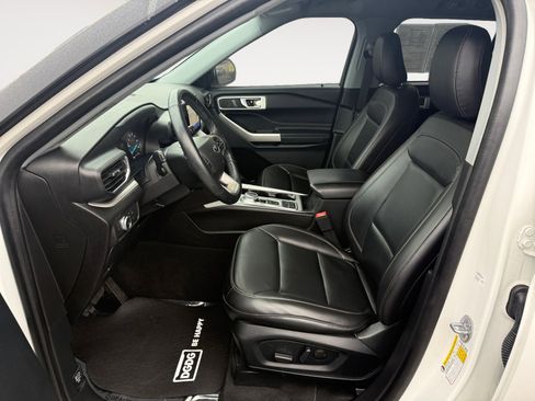 Certified 2022 Ford Explorer XLT w/ Equipment Group 202A image 10