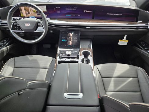 New 2026 Cadillac Escalade Luxury w/ LPO, Radiant Package image 8