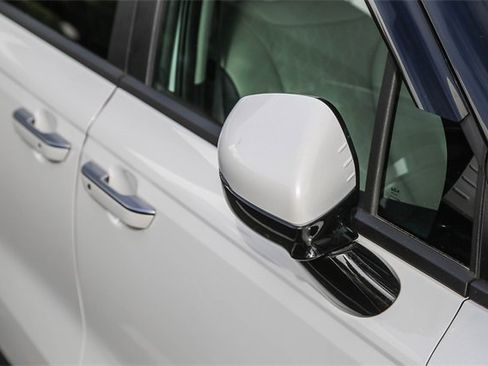 Used 2025 Kia Carnival EX image 7