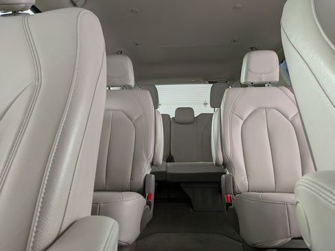 Used 2020 Chrysler Pacifica Touring-L Plus FWD image 31