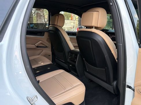Used 2024 Porsche Cayenne S AWD/4WD image 44
