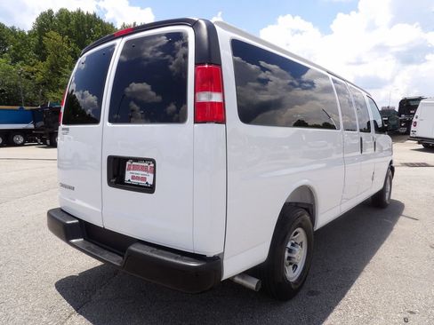Used 2025 Chevrolet Express 3500 LS RWD image 7
