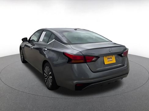 Used 2025 Nissan Altima 2.5 SV FWD image 11
