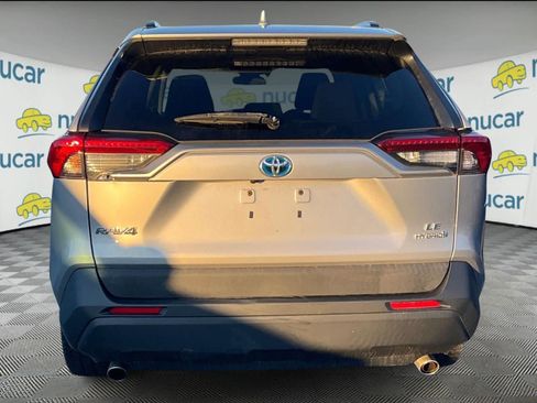 Used 2019 Toyota RAV4 LE image 3