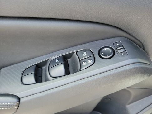 Used 2025 Nissan Altima 2.5 SV FWD image 21