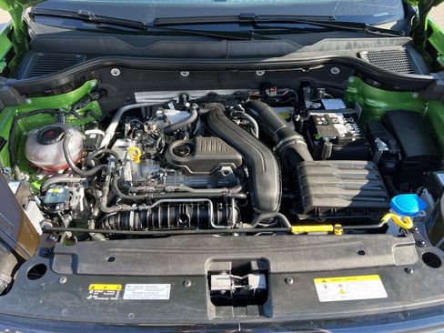 Used 2025 Volkswagen Taos SE image 11