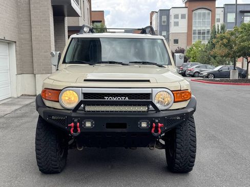 Used 2008 Toyota FJ Cruiser 4WD image 9
