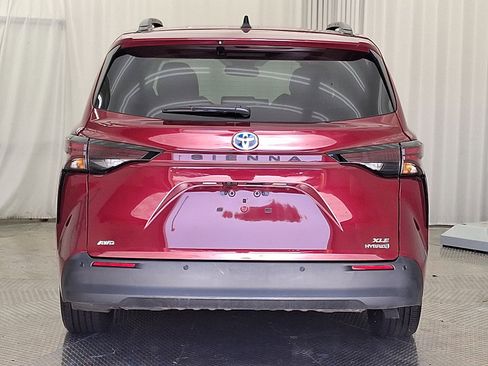 Certified 2024 Toyota Sienna XLE image 23