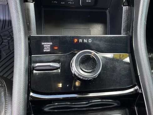 Used 2023 Jeep Grand Cherokee Limited w/ Luxury Tech Group II AWD/4WD image 17