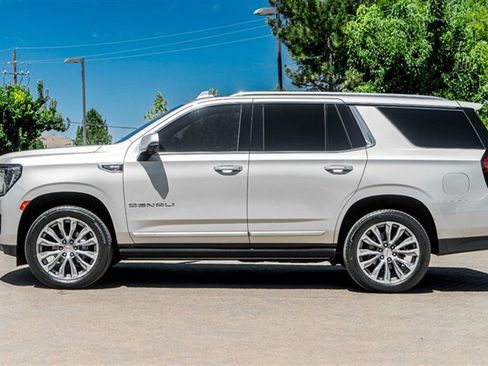 Used 2021 GMC Yukon Denali w/ Denali Ultimate Package AWD/4WD image 3