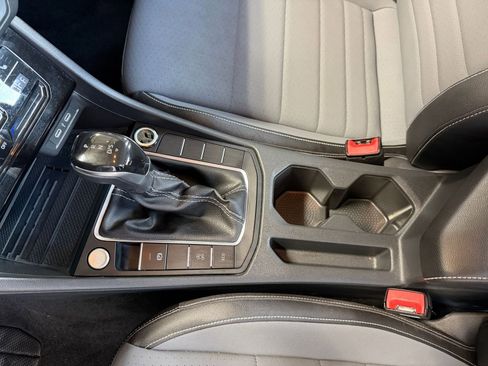 Used 2025 Volkswagen Jetta SE image 40