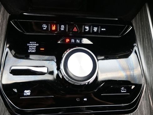 Used 2024 Jeep Wagoneer Series II w/ Premium Group I image 31