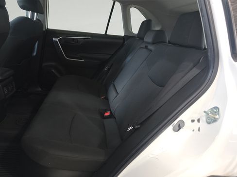 Used 2021 Toyota RAV4 LE AWD/4WD image 24