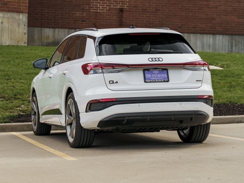 Certified 2025 Audi Q4 e-tron Premium Plus w/ Premium Plus AWD/4WD image 5