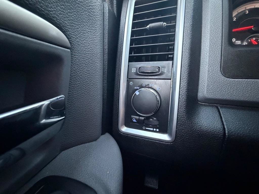 Used 2015 RAM 1500 Classic SLT RWD image 22