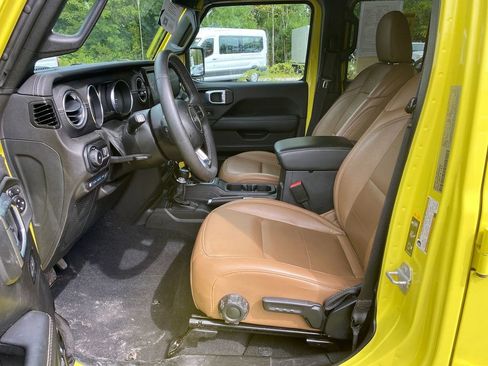 Used 2023 Jeep Wrangler Sahara image 12