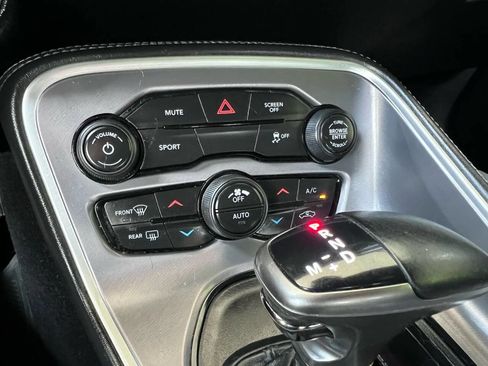 Used 2019 Dodge Challenger SXT image 24