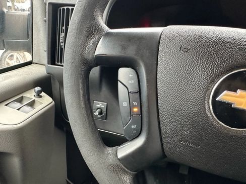 Used 2015 Chevrolet Express 2500 Extended image 28