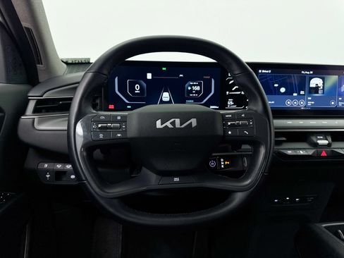 Certified 2024 Kia EV9 Light Long Range RWD image 3