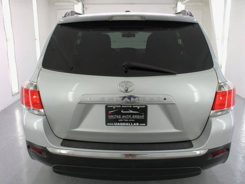 Used 2011 Toyota Highlander SE w/ Tow Pkg FWD image 8