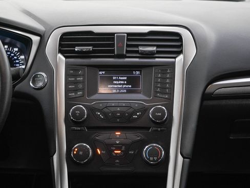 Used 2017 Ford Fusion SE FWD image 15