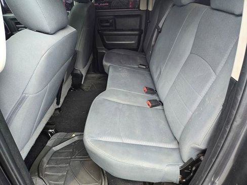 Used 2018 RAM 1500 Express RWD image 10