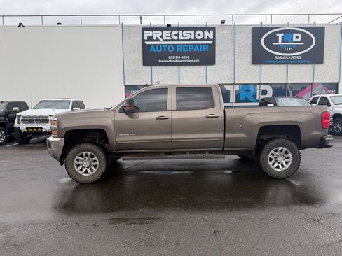Used 2015 Chevrolet Silverado 2500 LT w/ LT Convenience Package image 2