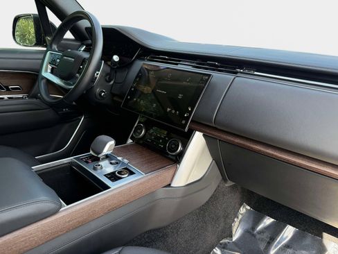 Used 2022 Land Rover Range Rover Long Wheelbase SE image 37