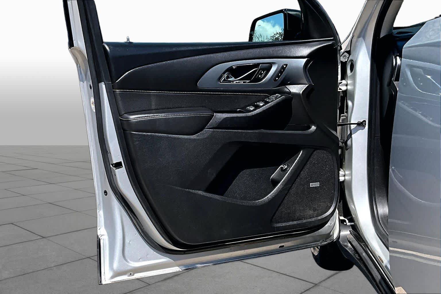 Used 2020 Chevrolet Traverse Premier w/ Redline Edition FWD image 22