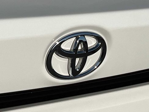 Used 2023 Toyota Corolla LE image 11