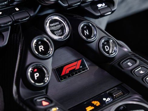 Used 2023 Aston Martin V8 Vantage Coupe RWD image 39