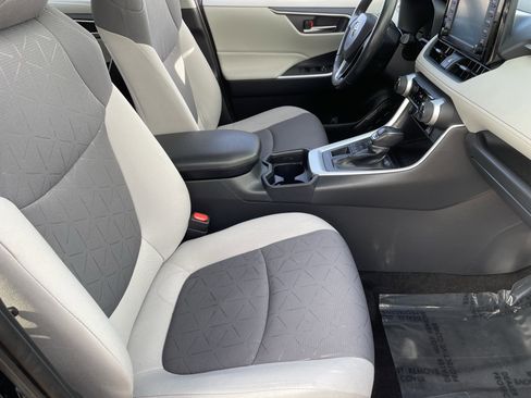 Used 2019 Toyota RAV4 XLE image 11