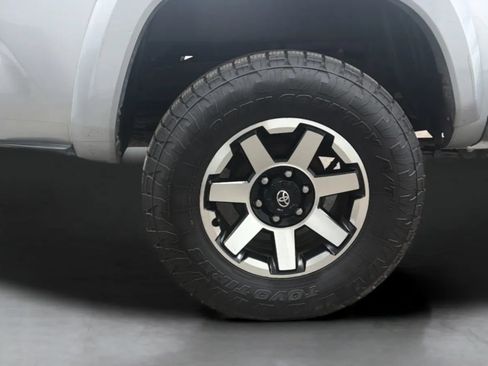 Used 2017 Toyota Tacoma Limited w/ Tow Package AWD/4WD image 28