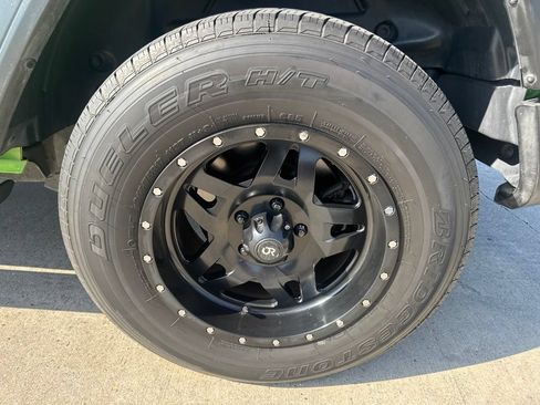 Used 2019 Jeep Wrangler Sport AWD/4WD image 13