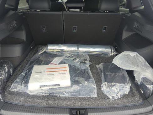 New 2026 Volkswagen Tiguan SE R-Line image 32