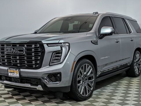 Used 2025 GMC Yukon Denali Ultimate w/ LPO, Floor Liner Package AWD/4WD image 5