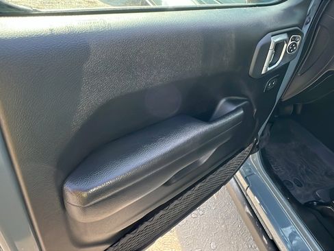 Used 2024 Jeep Gladiator Sport image 14