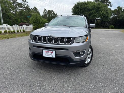 Used 2018 Jeep Compass Latitude AWD/4WD image 30